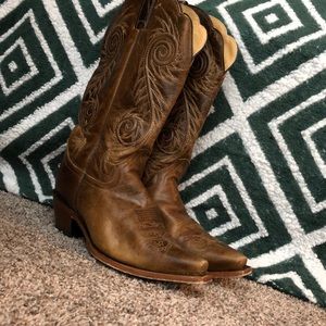 Justin Pointed Toe Cowgirl Boots